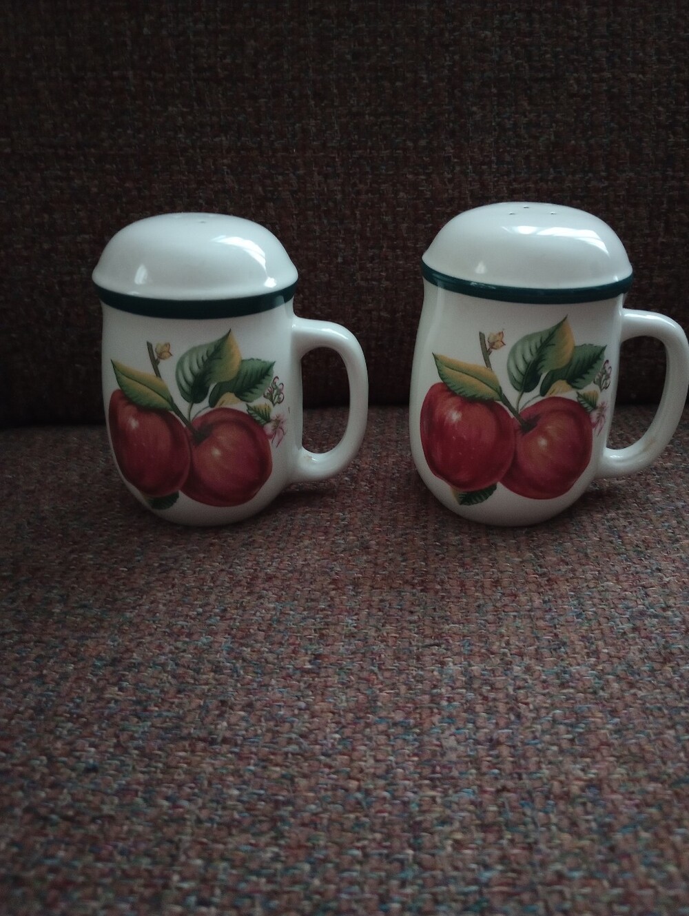 Casuals By China Pearl Apple Large Salt And Pepper Shakers With Handles